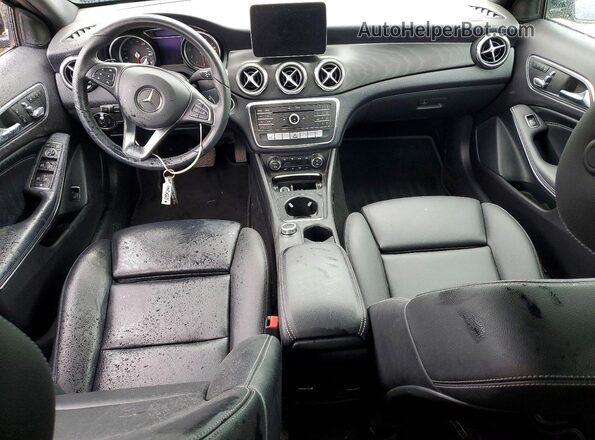 WDCTG4EB0KU000693 2019 MERCEDES-BENZ GLA Black Առջևի վահանակի տեսք