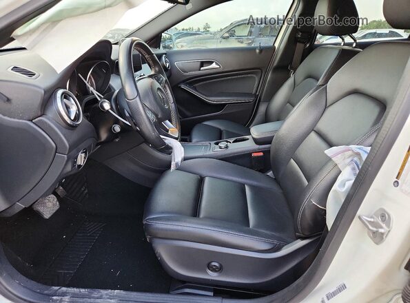 WDCTG4EB1GJ204511 2016 MERCEDES-BENZ GLA White Вид салону спереду