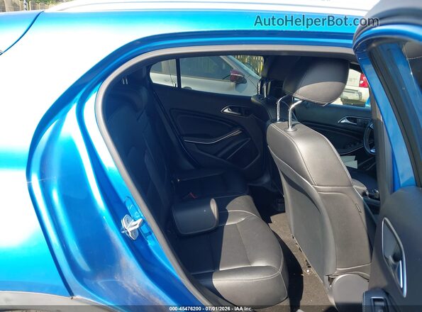 WDCTG4EB1HJ295216 2017 MERCEDES-BENZ GLA 250 Blue VIN կոդի պիտակի տեսք