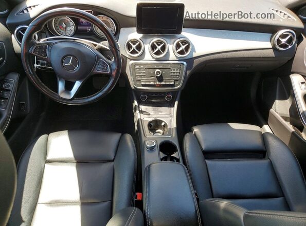 WDCTG4EB1HJ343832 2017 MERCEDES-BENZ GLA Серый Вид панели приборов