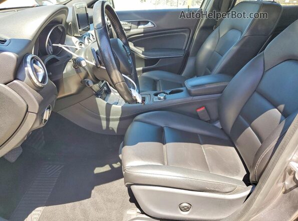 WDCTG4EB1HJ343832 2017 MERCEDES-BENZ GLA Серый Вид салона спереди