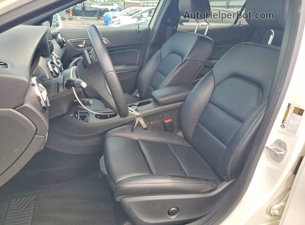 WDCTG4EB1JJ441877 2018 MERCEDES-BENZ GLA White Սալոնի դիմացի տեսք