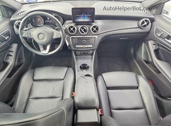 WDCTG4EB1KJ552267 2019 MERCEDES-BENZ GLA White Widok deski rozdzielczej
