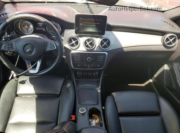 WDCTG4EB2GJ212763 2016 MERCEDES-BENZ GLA Red Vista del salpicadero
