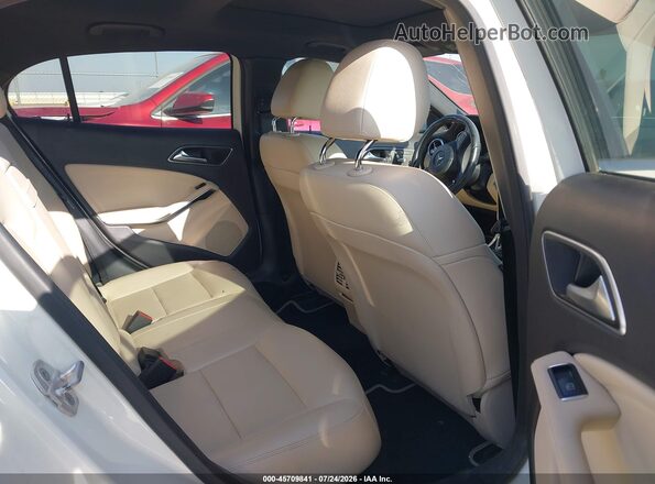 WDCTG4EB2JJ428278 2018 MERCEDES-BENZ GLA 250 White Vista de la etiqueta del VIN
