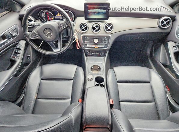 WDCTG4EB2JJ458476 2018 MERCEDES-BENZ GLA Black Dashboard view