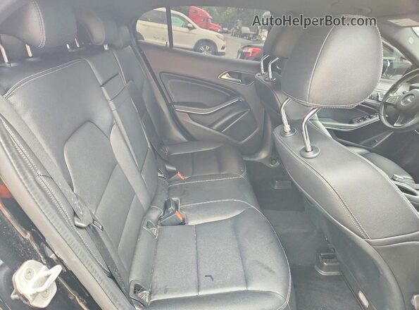 WDCTG4EB2JJ458476 2018 MERCEDES-BENZ GLA Black Rear interior view
