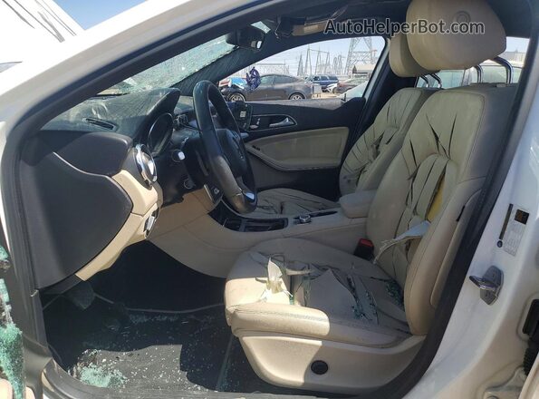 WDCTG4EB2JJ519504 2018 MERCEDES-BENZ GLA White Vista interior delantera