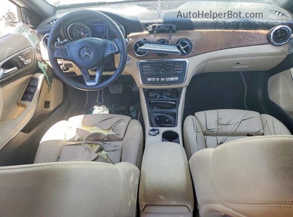 WDCTG4EB2JJ519504 2018 MERCEDES-BENZ GLA White Vista del salpicadero