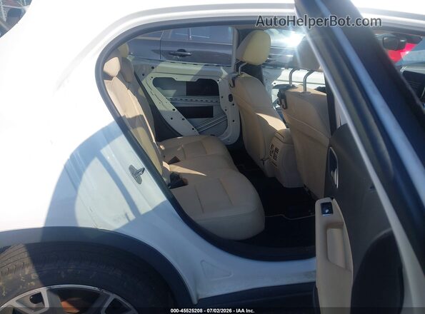 WDCTG4EB2KU018256 2019 MERCEDES-BENZ GLA 250 White VIN կոդի պիտակի տեսք