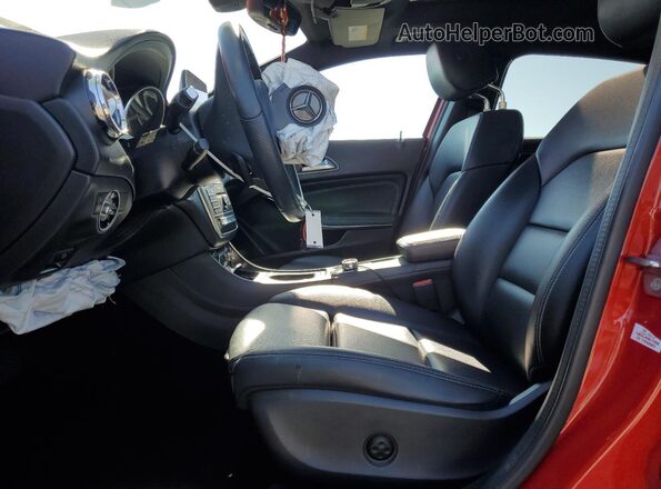 WDCTG4EB2LJ689770 2020 MERCEDES-BENZ GLA Red Vista interior delantera