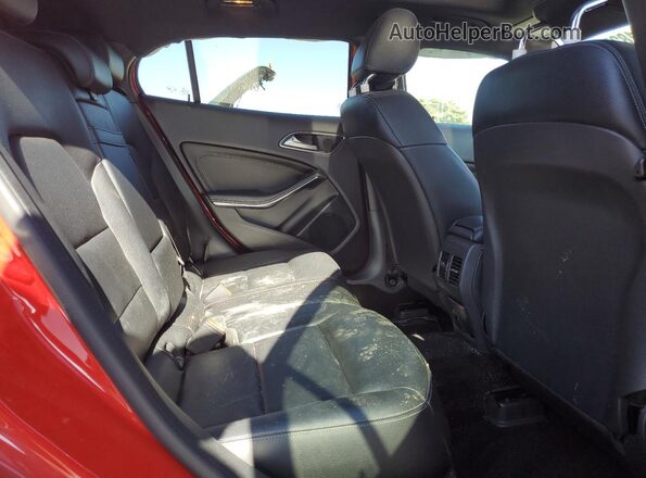 WDCTG4EB2LJ689770 2020 MERCEDES-BENZ GLA Red Vista de los asientos traseros