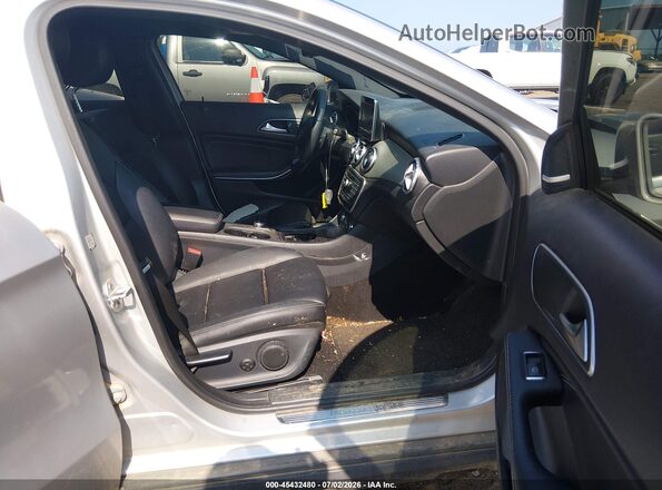 WDCTG4EB3GJ269280 2016 MERCEDES-BENZ GLA 250 Gray Widok wnętrza z przodu