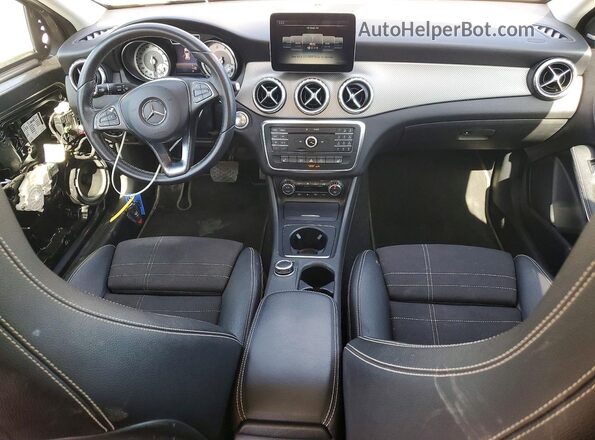 WDCTG4EB3HJ285089 2017 MERCEDES-BENZ GLA Gray Առջևի վահանակի տեսք
