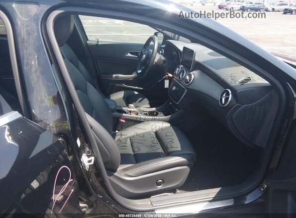 WDCTG4EB3HJ338132 2017 MERCEDES-BENZ GLA 250 Black Вид салону спереду