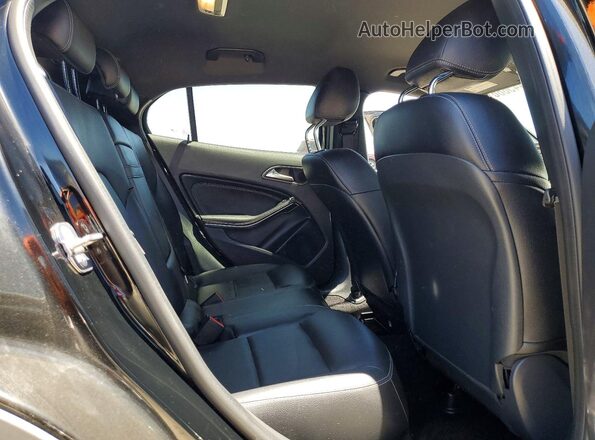 WDCTG4EB3JJ466151 2018 MERCEDES-BENZ GLA Black Vista interior trasera