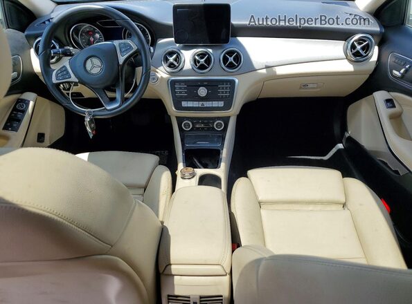 WDCTG4EB3JJ471415 2018 MERCEDES-BENZ GLA Белый Вид панели приборов