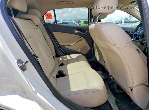 WDCTG4EB3JJ471415 2018 MERCEDES-BENZ GLA Белый Вид задней части салона