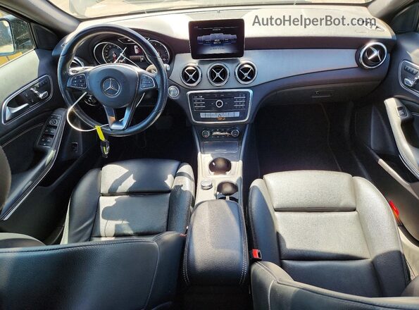 WDCTG4EB3KU014541 2019 MERCEDES-BENZ GLA Black Вид панелі приладів