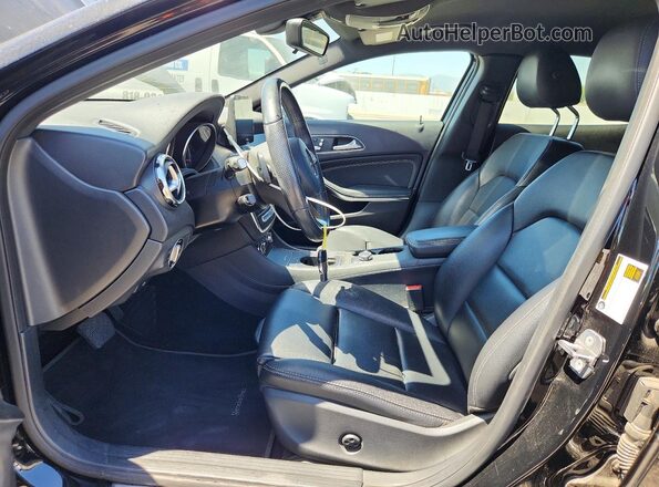 WDCTG4EB3KU014541 2019 MERCEDES-BENZ GLA Black Вид салону спереду