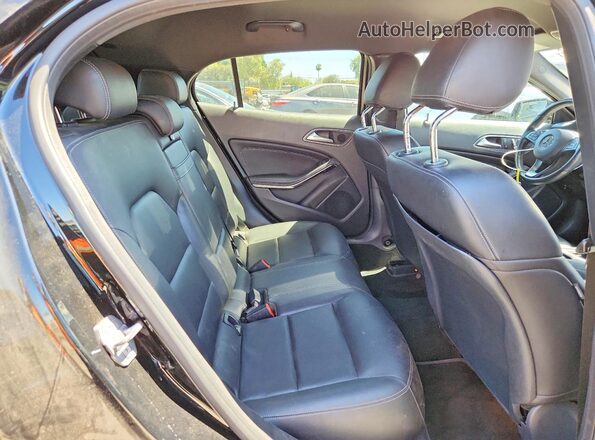 WDCTG4EB3KU014541 2019 MERCEDES-BENZ GLA Black Вид задньої частини салону
