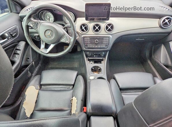 WDCTG4EB4HJ316866 2017 MERCEDES-BENZ GLA Charcoal Dashboard view