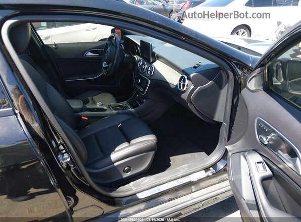 WDCTG4EB4JJ499854 2018 MERCEDES-BENZ GLA 250 Black Widok wnętrza z przodu