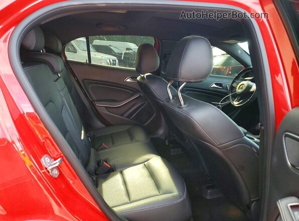 WDCTG4EB4KU014130 2019 MERCEDES-BENZ GLA Red უკანა სალონის ხედი