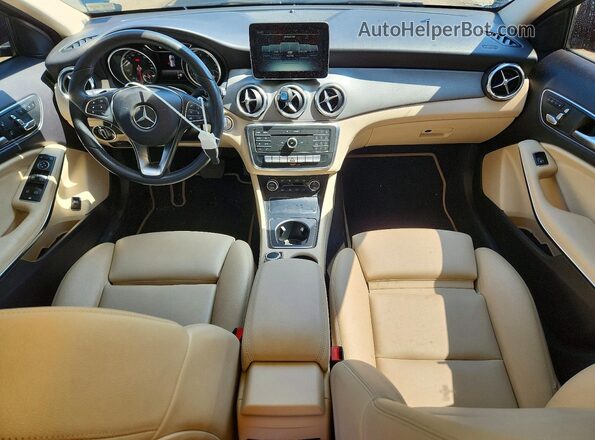 WDCTG4EB5JJ454762 2018 MERCEDES-BENZ GLA Blue Вид панелі приладів