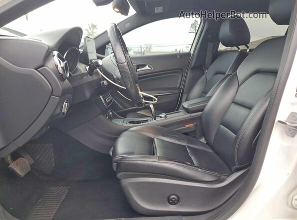 WDCTG4EB5JJ476423 2018 MERCEDES-BENZ GLA White Սալոնի դիմացի տեսք