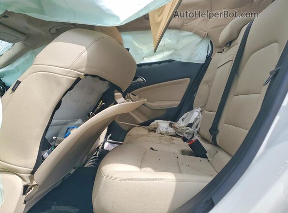 WDCTG4EB5KU007946 2019 MERCEDES-BENZ GLA White Widok wnętrza z tyłu