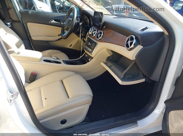 WDCTG4EB5KU014878 2019 MERCEDES-BENZ GLA-CLASS White წინა სალონის ხედი