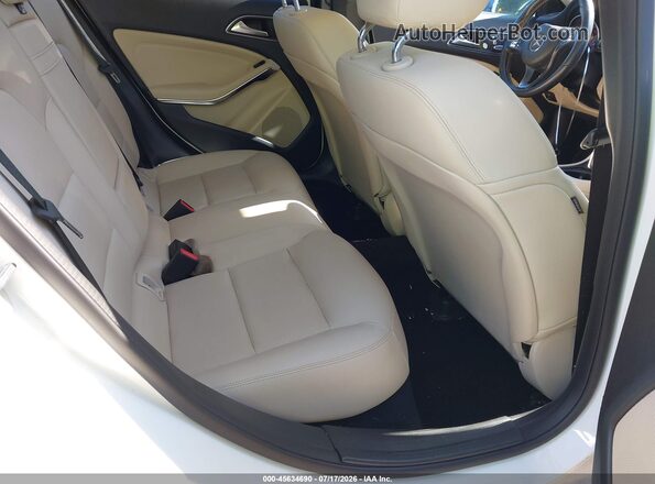 WDCTG4EB5KU014878 2019 MERCEDES-BENZ GLA-CLASS White VIN კოდის სტიკერის ხედი