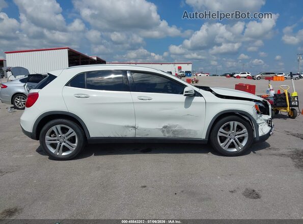 WDCTG4EB6HJ357337 2017 MERCEDES-BENZ OTHER White Widok wnętrza z tyłu