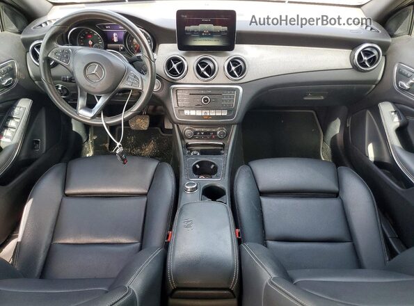 WDCTG4EB6JJ453927 2018 MERCEDES-BENZ GLA Gray Вид панелі приладів
