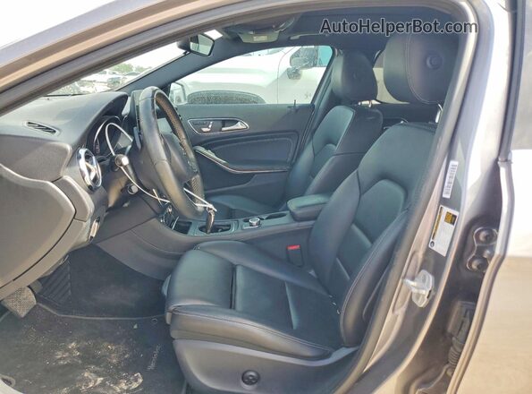 WDCTG4EB6JJ453927 2018 MERCEDES-BENZ GLA Gray Вид салону спереду
