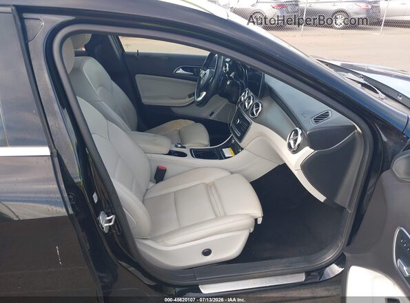 WDCTG4EB7JJ465102 2018 MERCEDES-BENZ GLA 250 Black Vista interior delantera