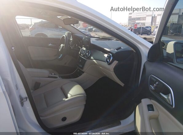 WDCTG4EB7KJ574399 2019 MERCEDES-BENZ GLA 250 White Widok wnętrza z przodu