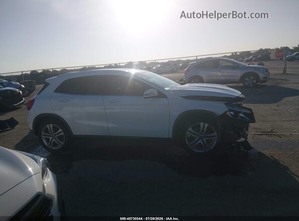 WDCTG4EB7KJ574399 2019 MERCEDES-BENZ GLA 250 White Widok wnętrza z tyłu