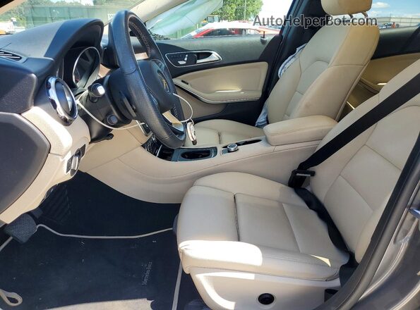WDCTG4EB7KJ602900 2019 MERCEDES-BENZ GLA Gray Вид салону спереду