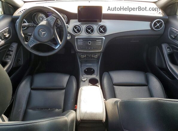 WDCTG4EB8HJ356139 2017 MERCEDES-BENZ GLA White Առջևի վահանակի տեսք