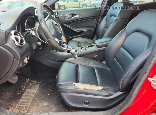 WDCTG4EB9JJ394162 2018 MERCEDES-BENZ GLA Красный Вид салона спереди