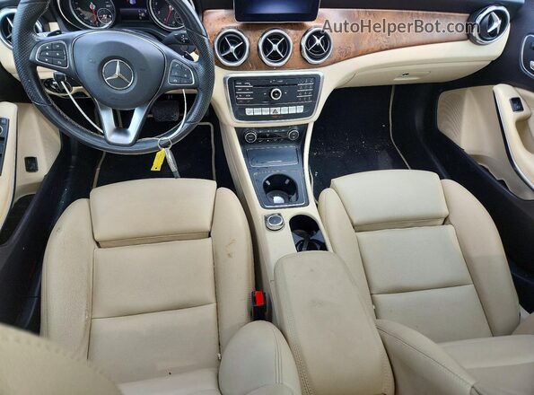WDCTG4EB9KU000837 2019 MERCEDES-BENZ GLA White Առջևի վահանակի տեսք