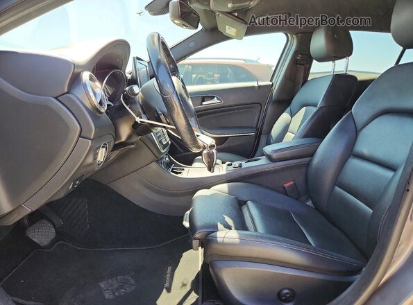 WDCTG4EBXGJ205043 2016 MERCEDES-BENZ GLA Gray Вид салону спереду
