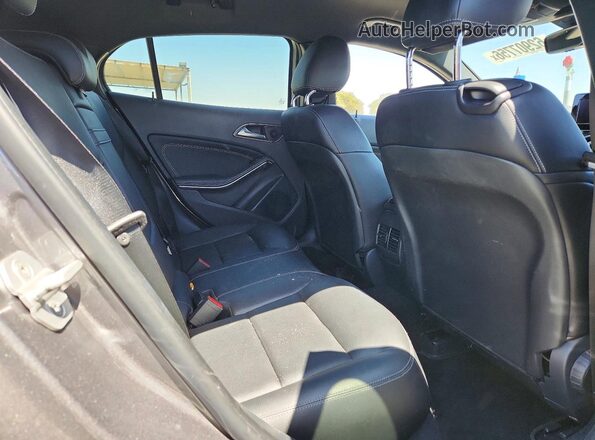 WDCTG4EBXGJ205043 2016 MERCEDES-BENZ GLA Gray Вид задньої частини салону
