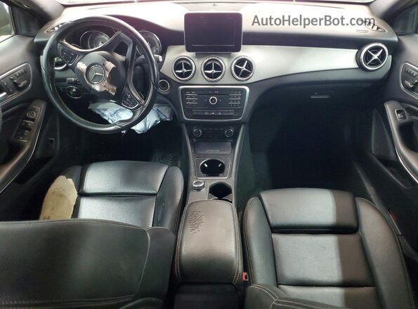 WDCTG4EBXHJ328410 2017 MERCEDES-BENZ GLA Black Widok deski rozdzielczej