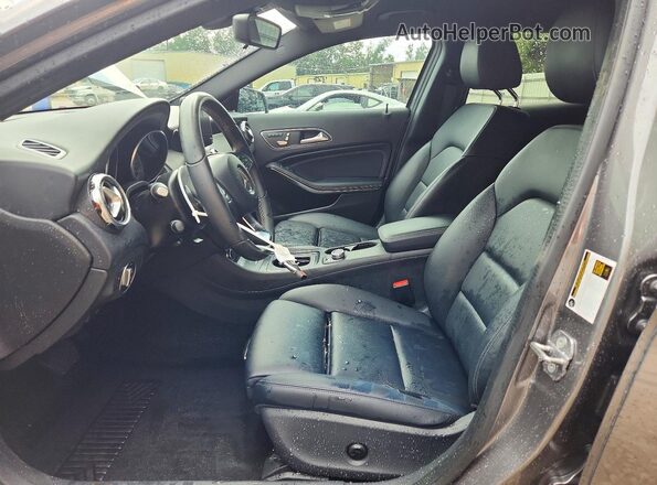 WDCTG4EBXJJ489538 2018 MERCEDES-BENZ GLA Gray Widok wnętrza z przodu