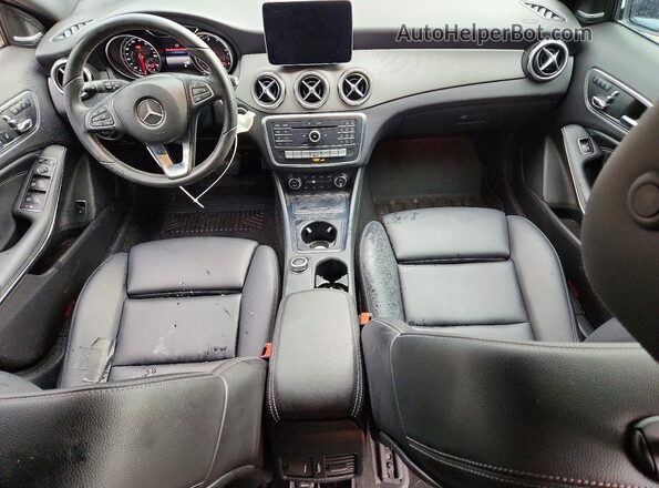 WDCTG4EBXJJ489538 2018 MERCEDES-BENZ GLA Gray Widok deski rozdzielczej