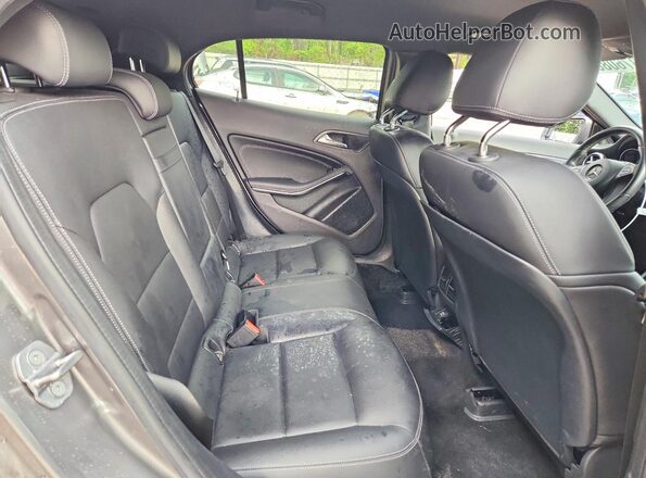 WDCTG4EBXJJ489538 2018 MERCEDES-BENZ GLA Gray Widok tylnych siedzeń