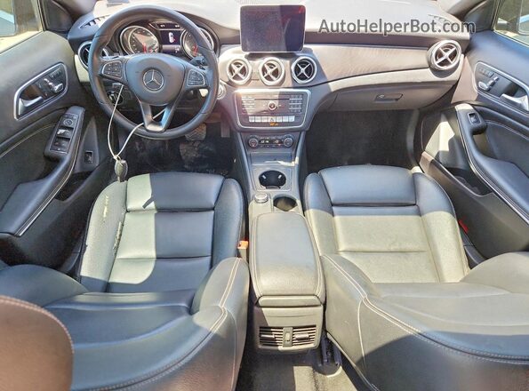WDCTG4EBXLJ654555 2020 MERCEDES-BENZ GLA Black Widok deski rozdzielczej